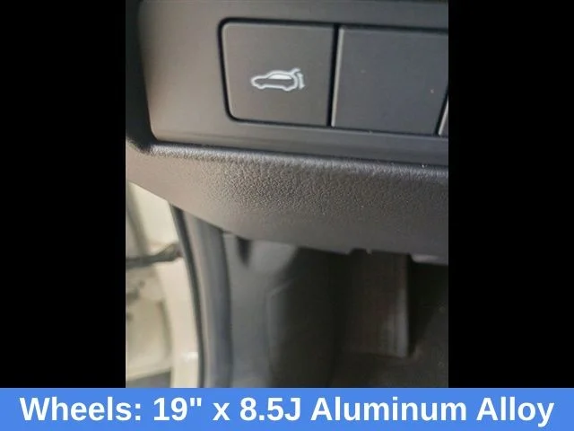Used 2025 White Mazda 3.3 Turbo Select image 29