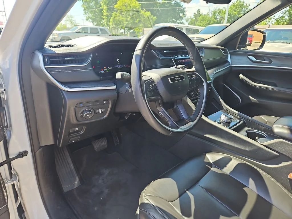 Used 2024 White Jeep 4xe image 18