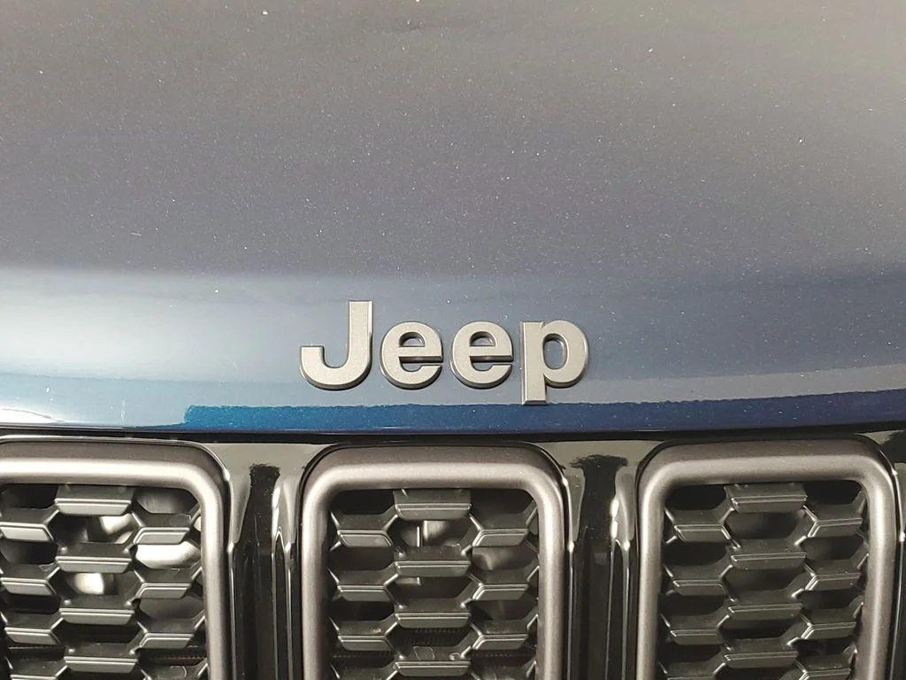 New 2026 Fathom Blue Pearl-Coat Exterior Paint Jeep Latitude image 10