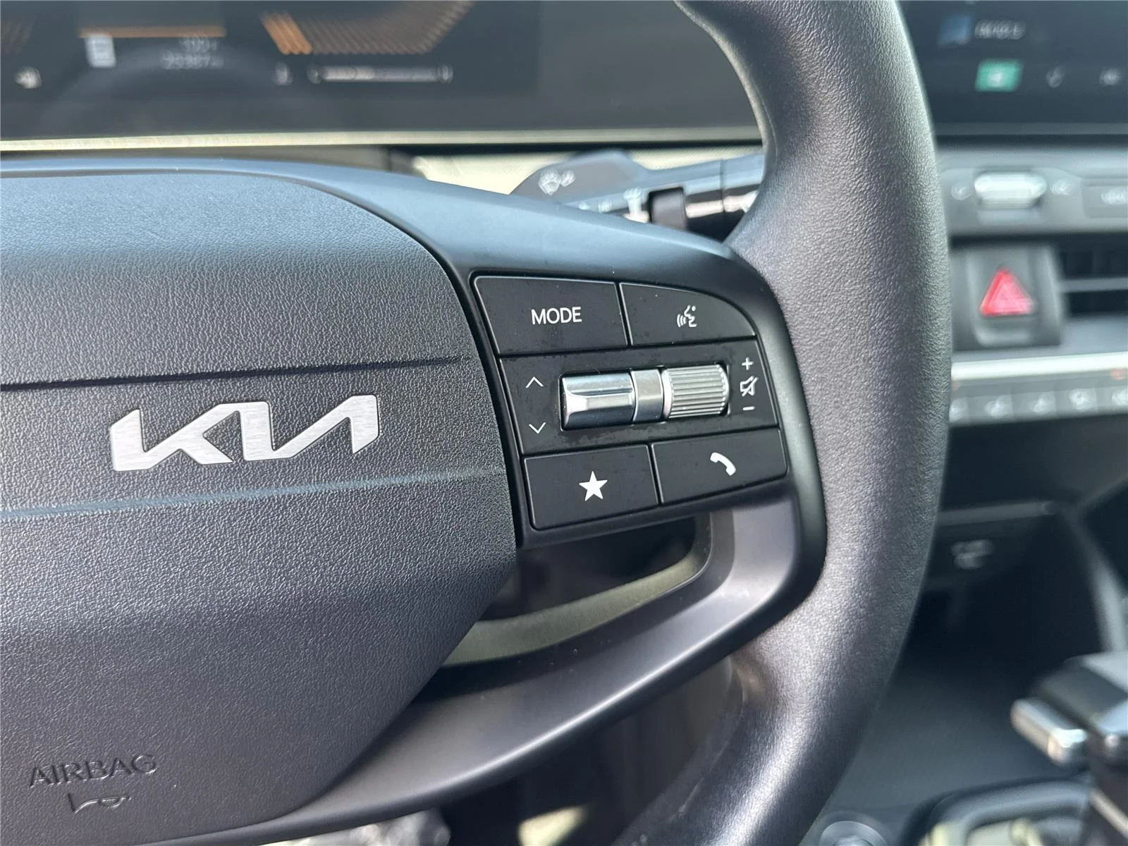 Used 2025 Snow White Pearl Kia LXS image 22