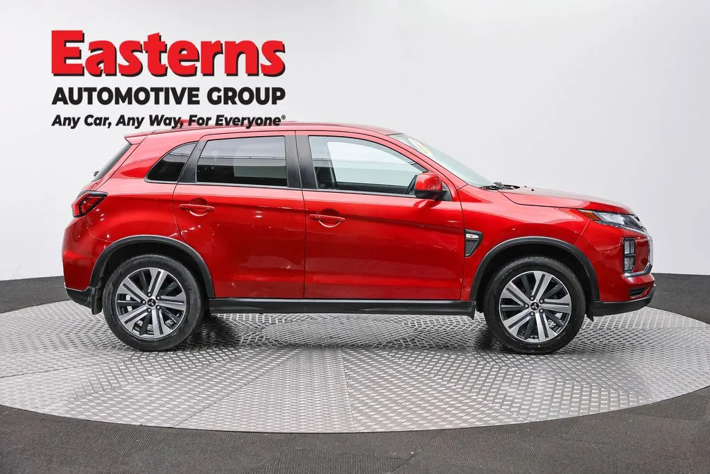 Used 2023 Red Mitsubishi 2.0 ES image 3