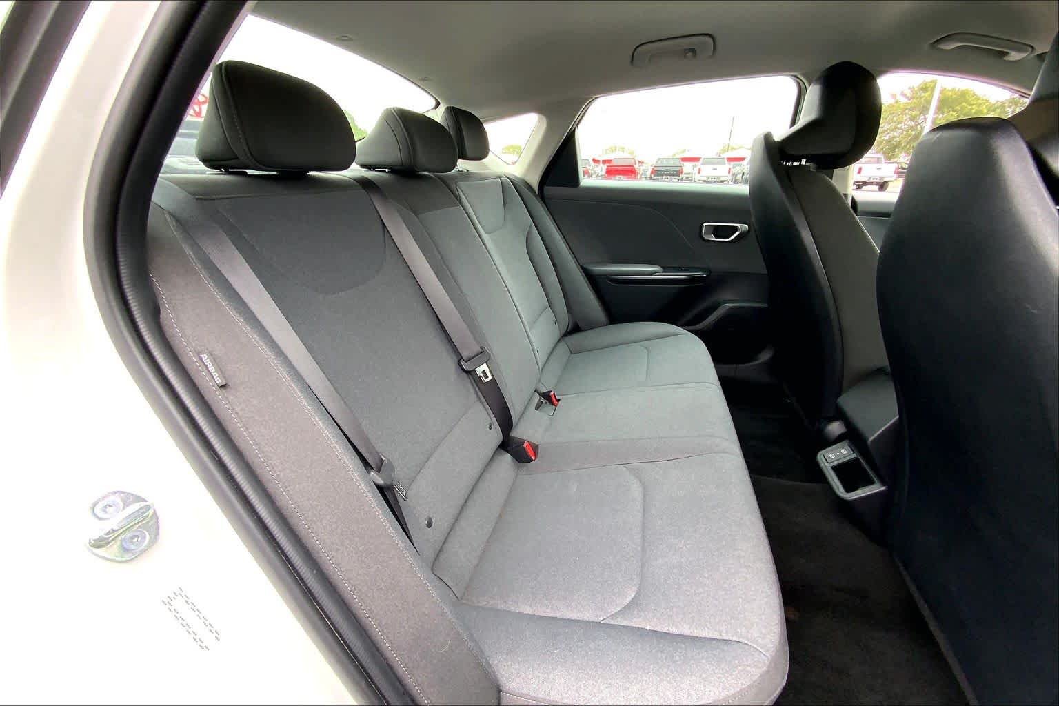 Used 2025 Snow White Pearl Kia LXS image 20