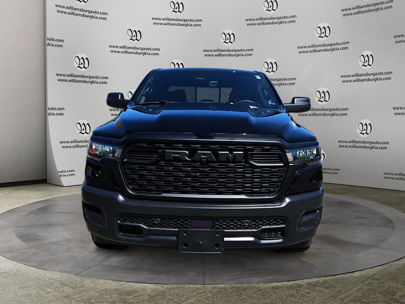 New 2026 Diamond Black Crystal Pearl-Coat Exterior Paint RAM Tradesman image 8