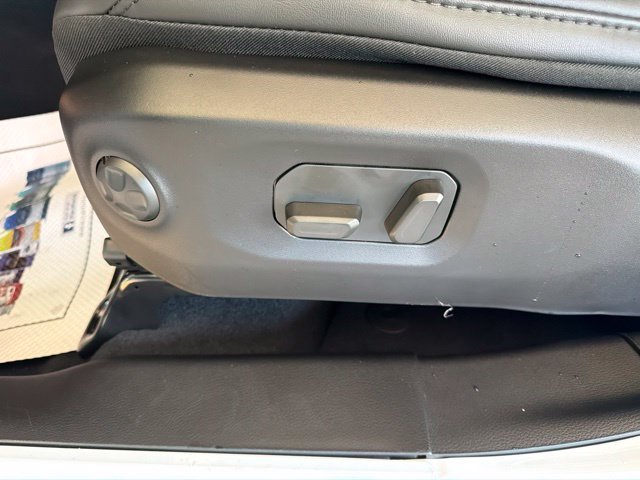 New 2027 Bright White Clearcoat Jeep Rubicon image 20
