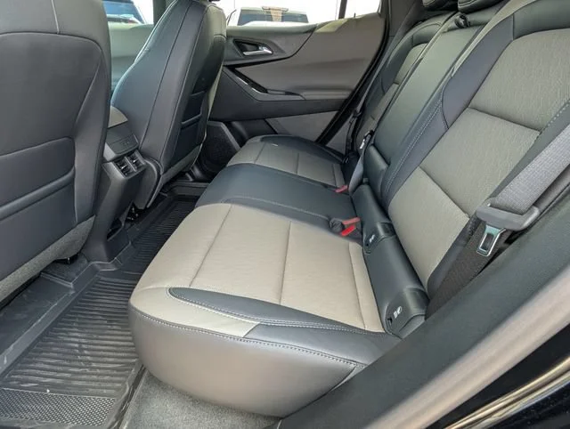 New 2027 Mosaic Black Metallic Chevrolet LT image 7