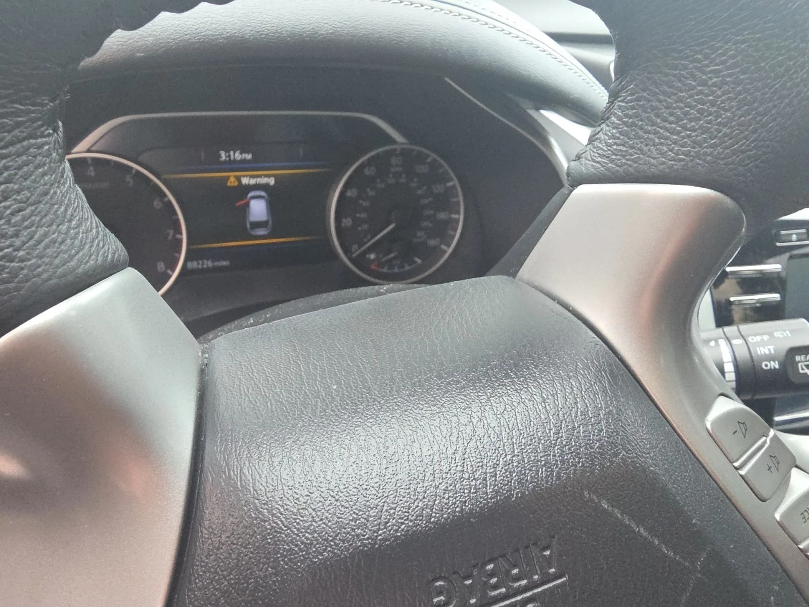 Used 2017 Pearl White Nissan Platinum image 8