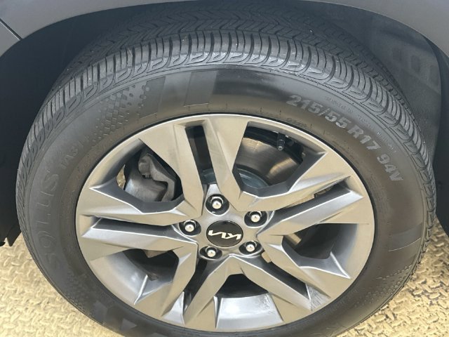 Used 2023 White Kia LX image 19