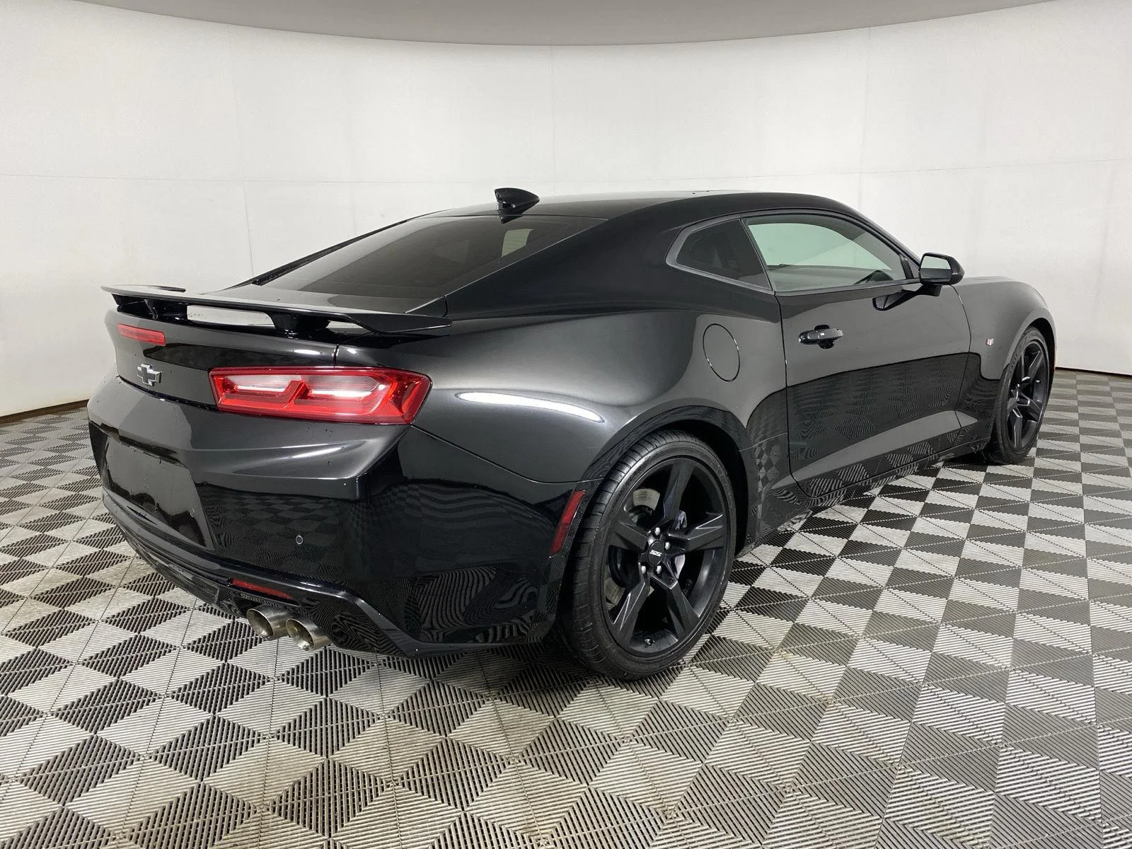 Used 2018 Black Chevrolet 2SS image 7