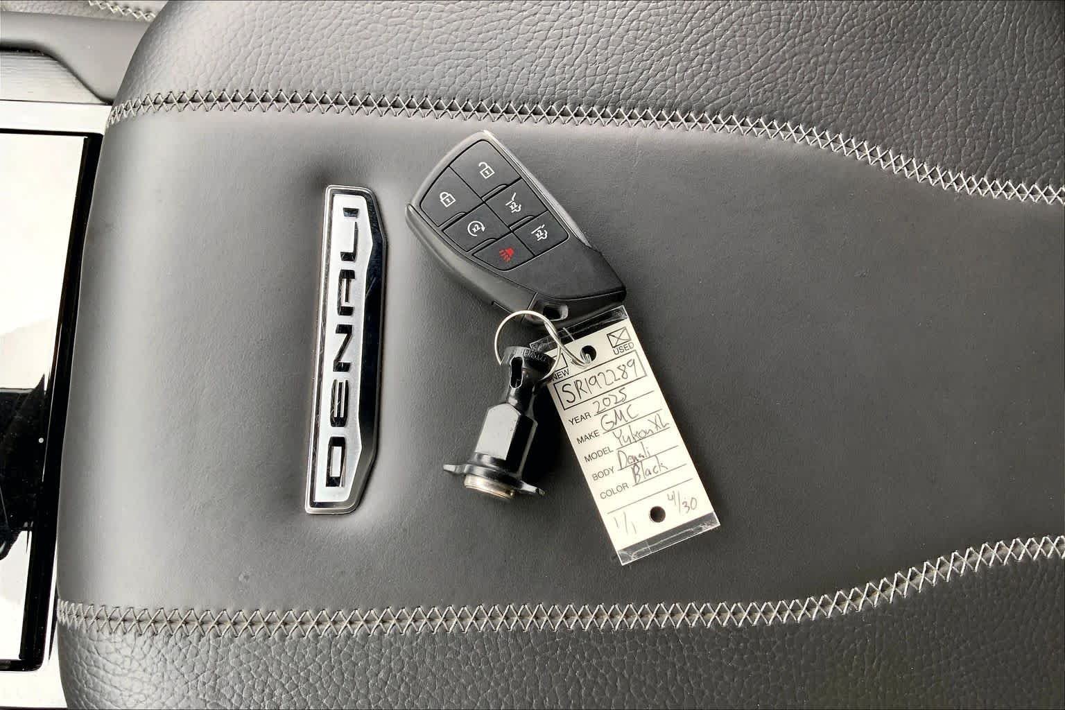Used 2025 Onyx Black GMC Denali image 15