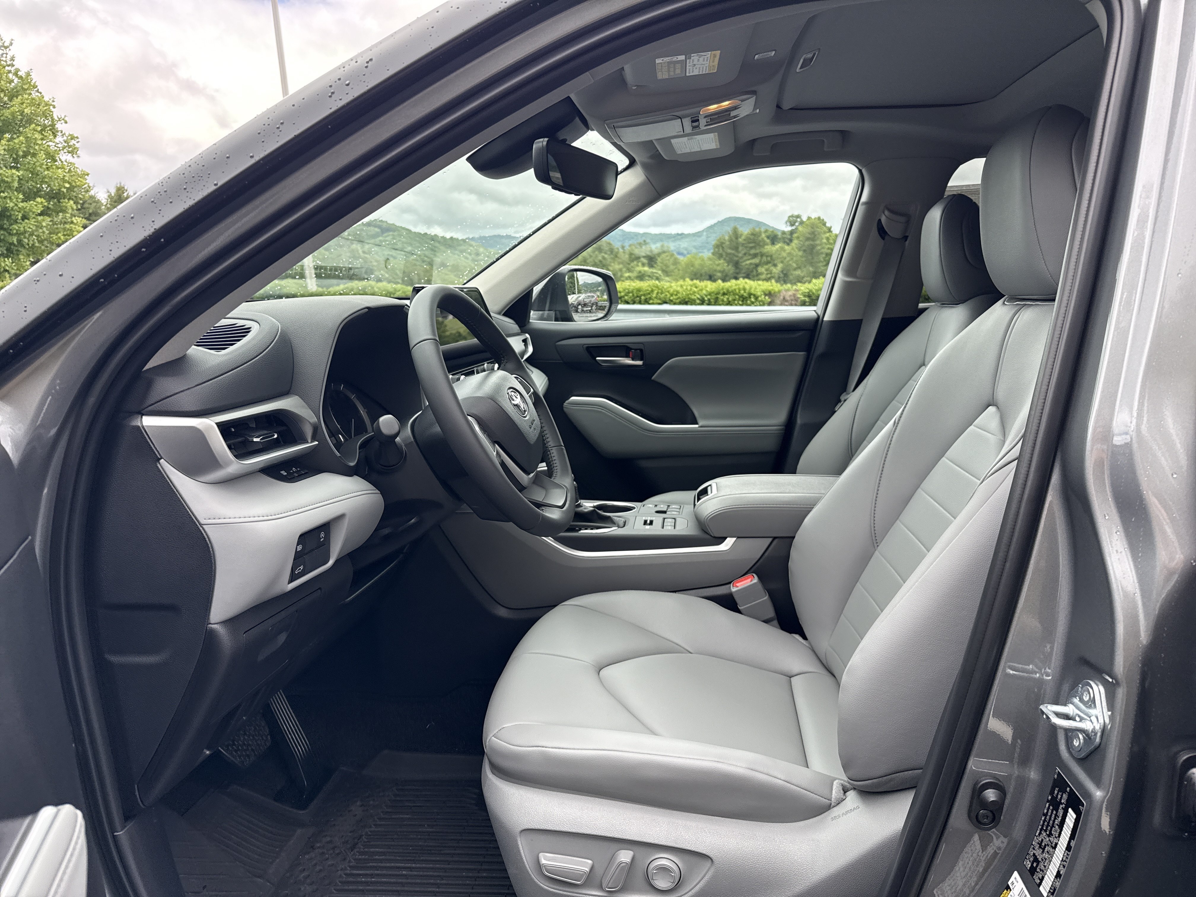 Used 2020 Moon Dust Toyota Hybrid XLE image 35