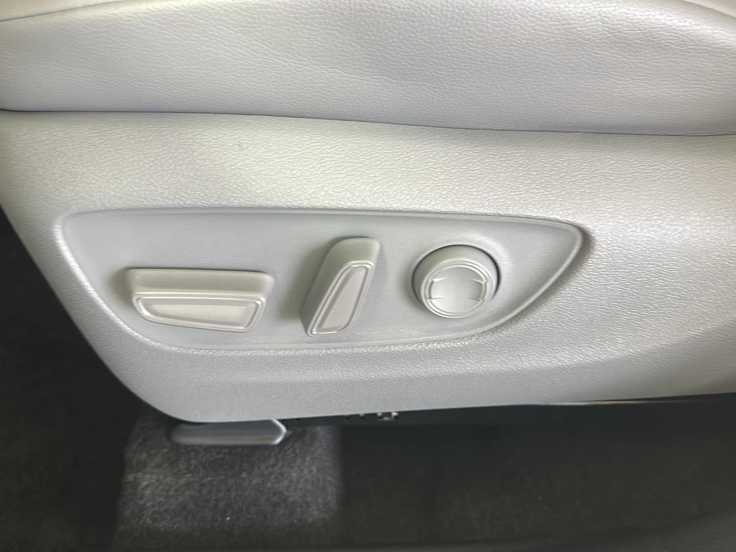Used 2023 Moon Dust Toyota XLE image 11