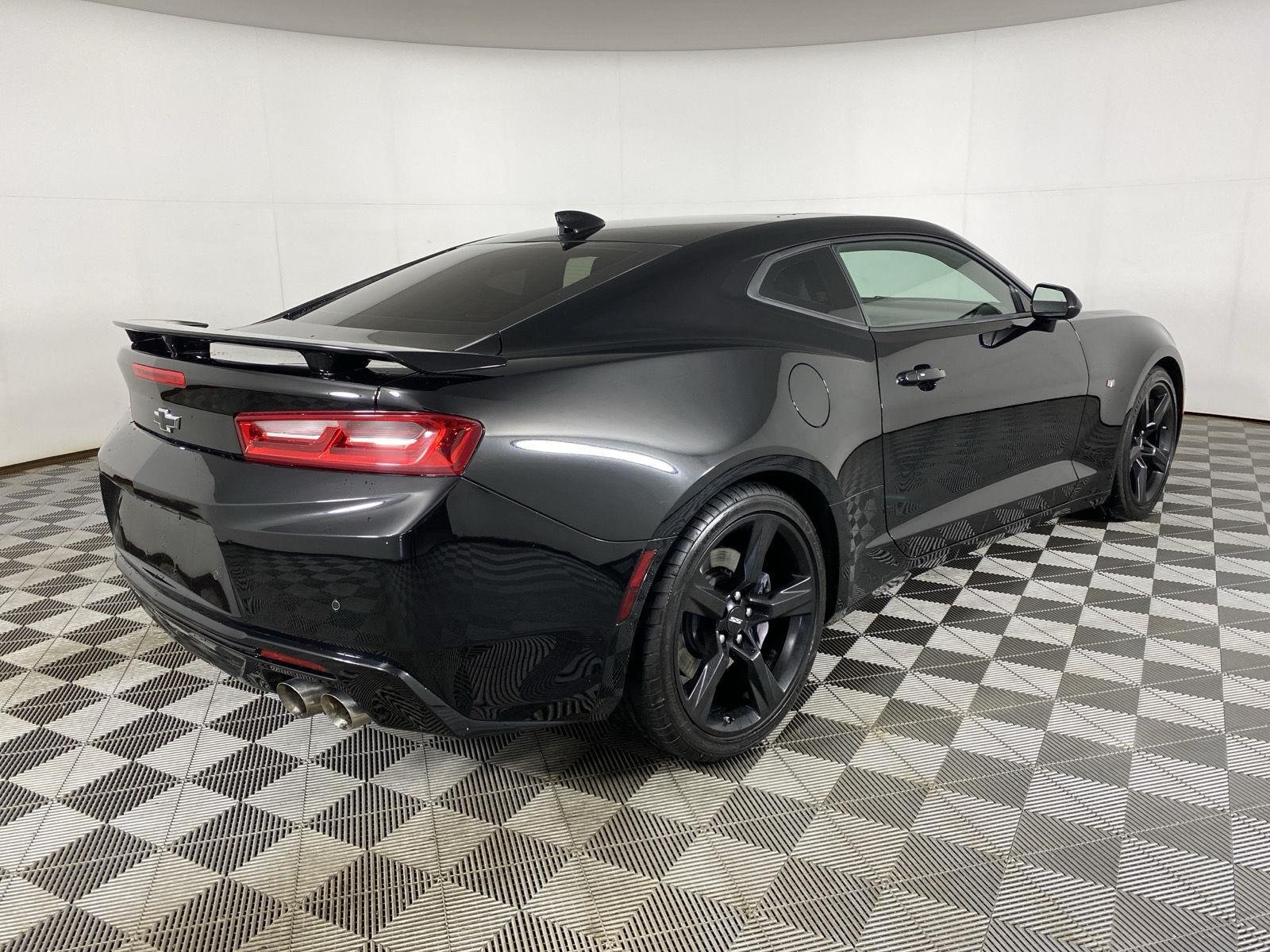 Used 2018 Black Chevrolet 2SS image 7