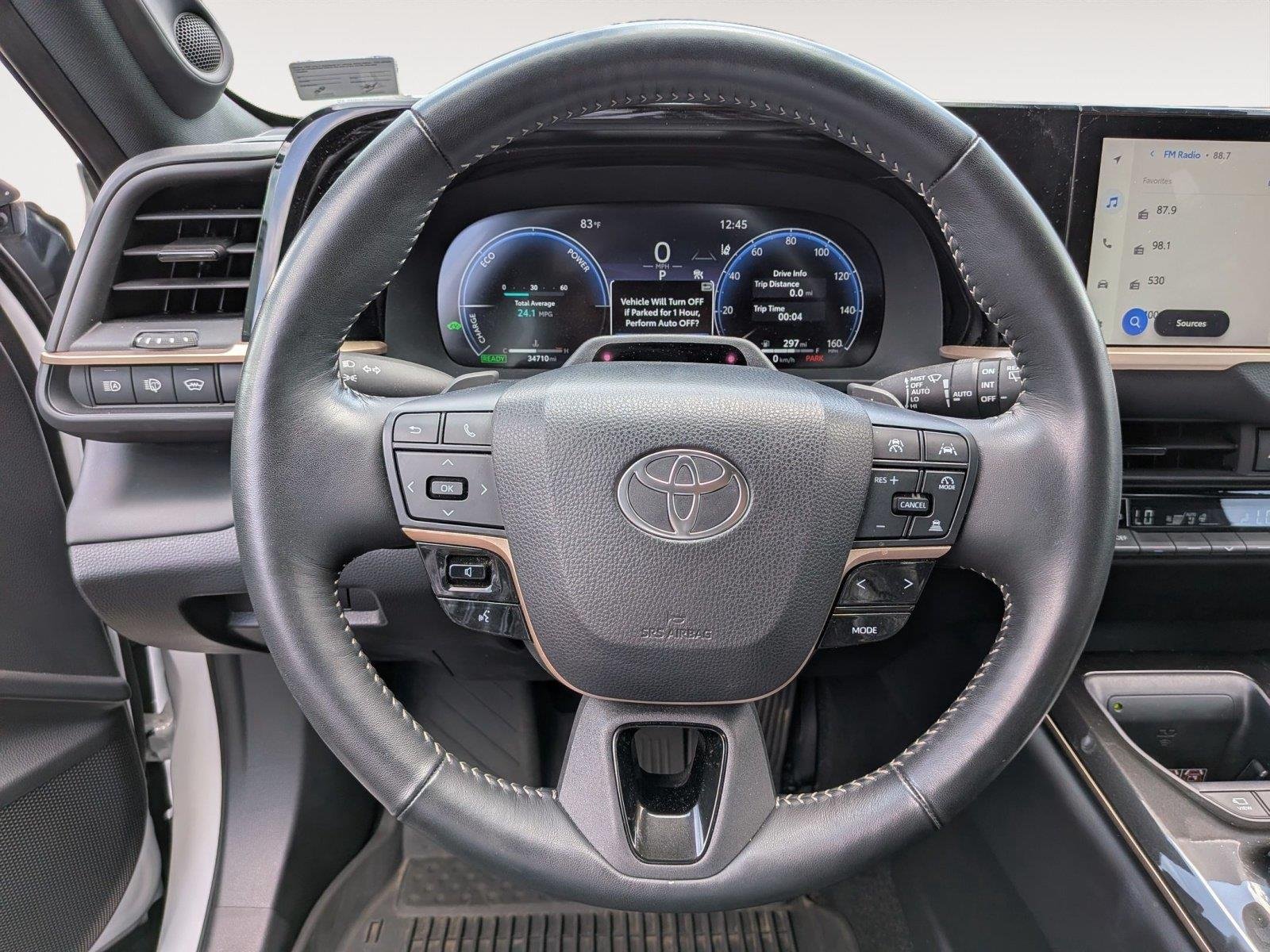 Used 2025 Oxygen White Toyota Limited image 22