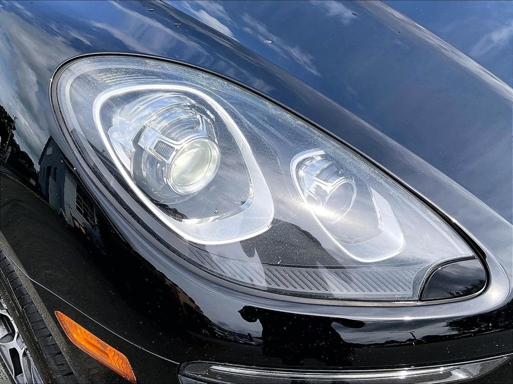 Used 2018 Black Porsche Base image 32