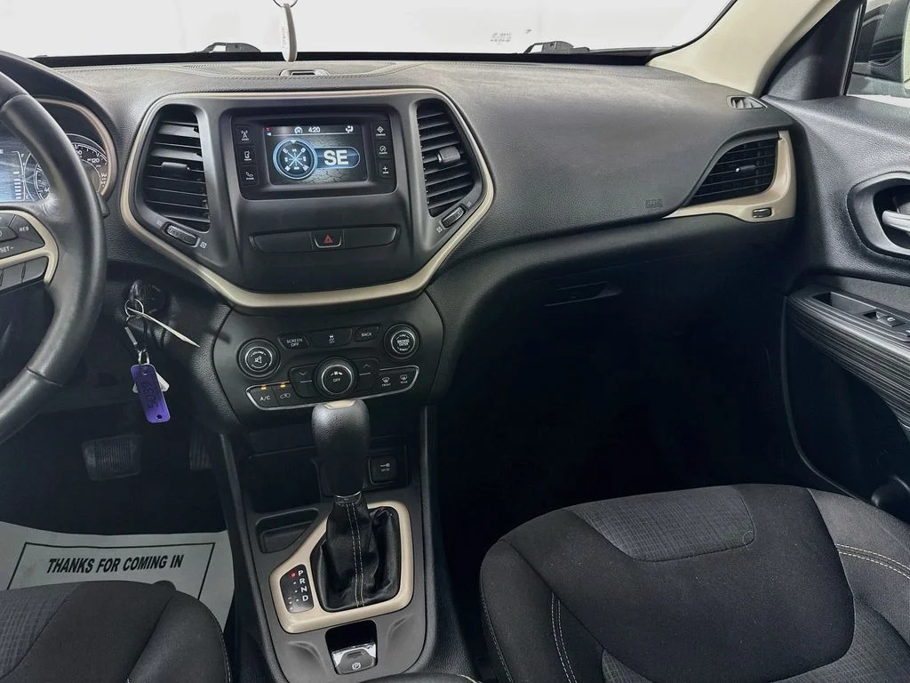 Used 2016 Black Jeep Latitude image 27