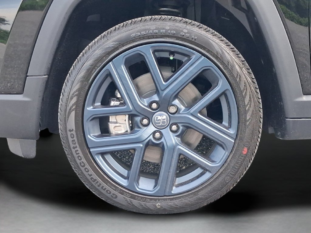 New 2026 Black Jeep Latitude image 9