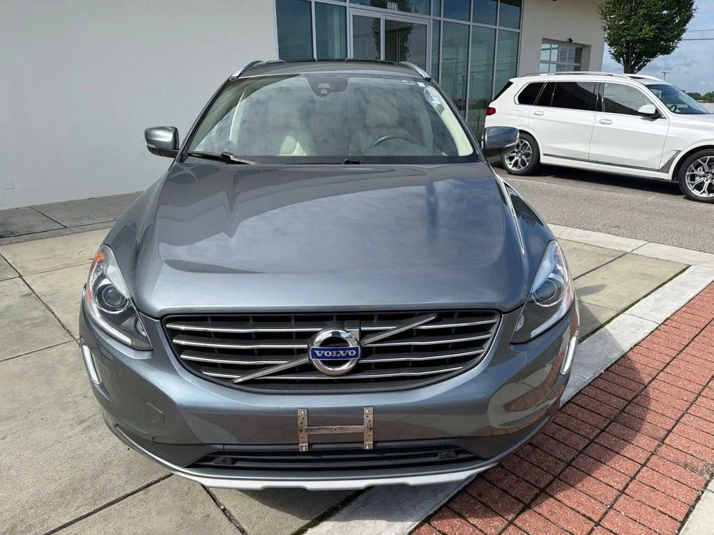 Used 2017 Gray Volvo T5 Inscription image 2