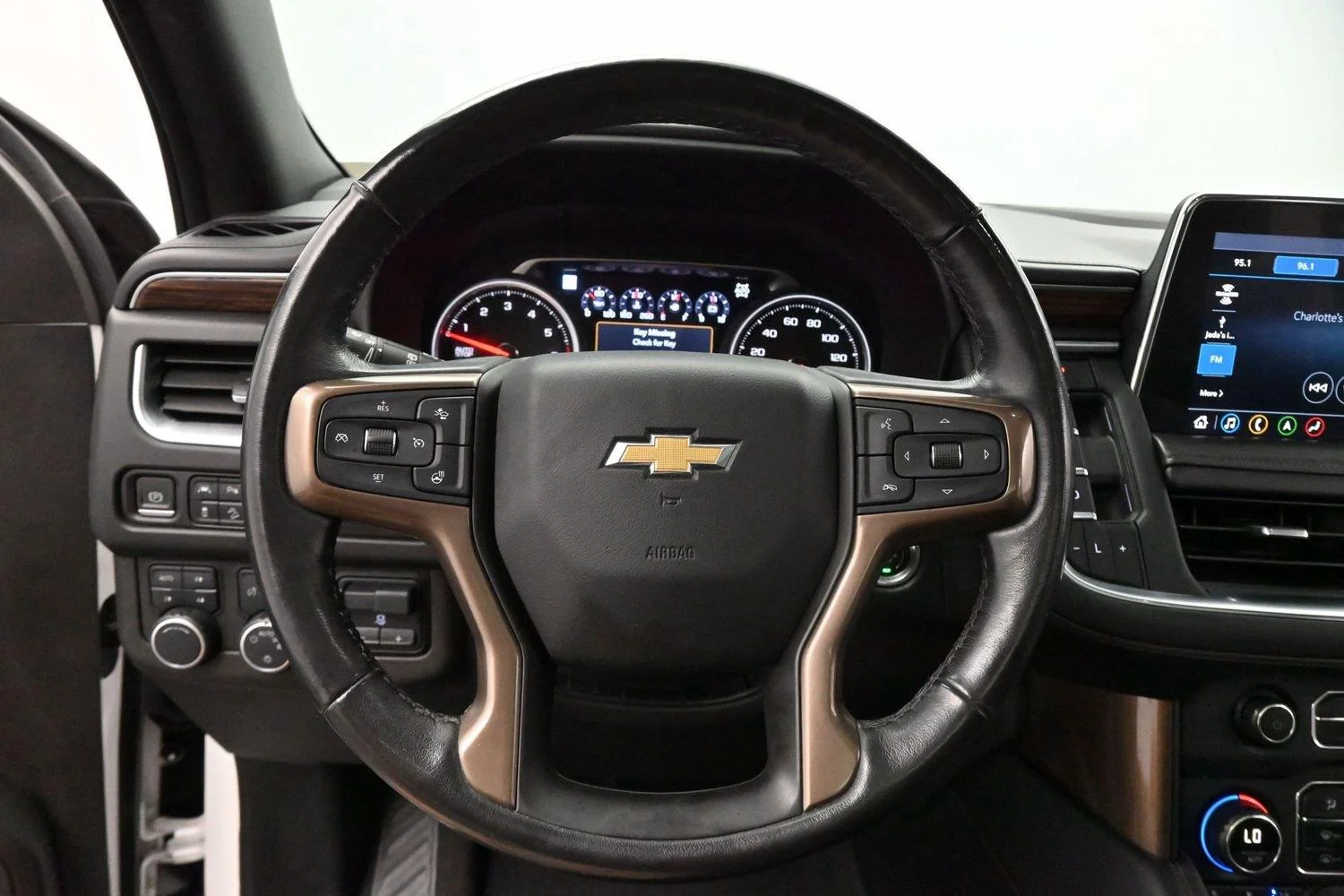 Used 2021 IRIDESCENT PEARL TRICOAT Chevrolet High Country image 15