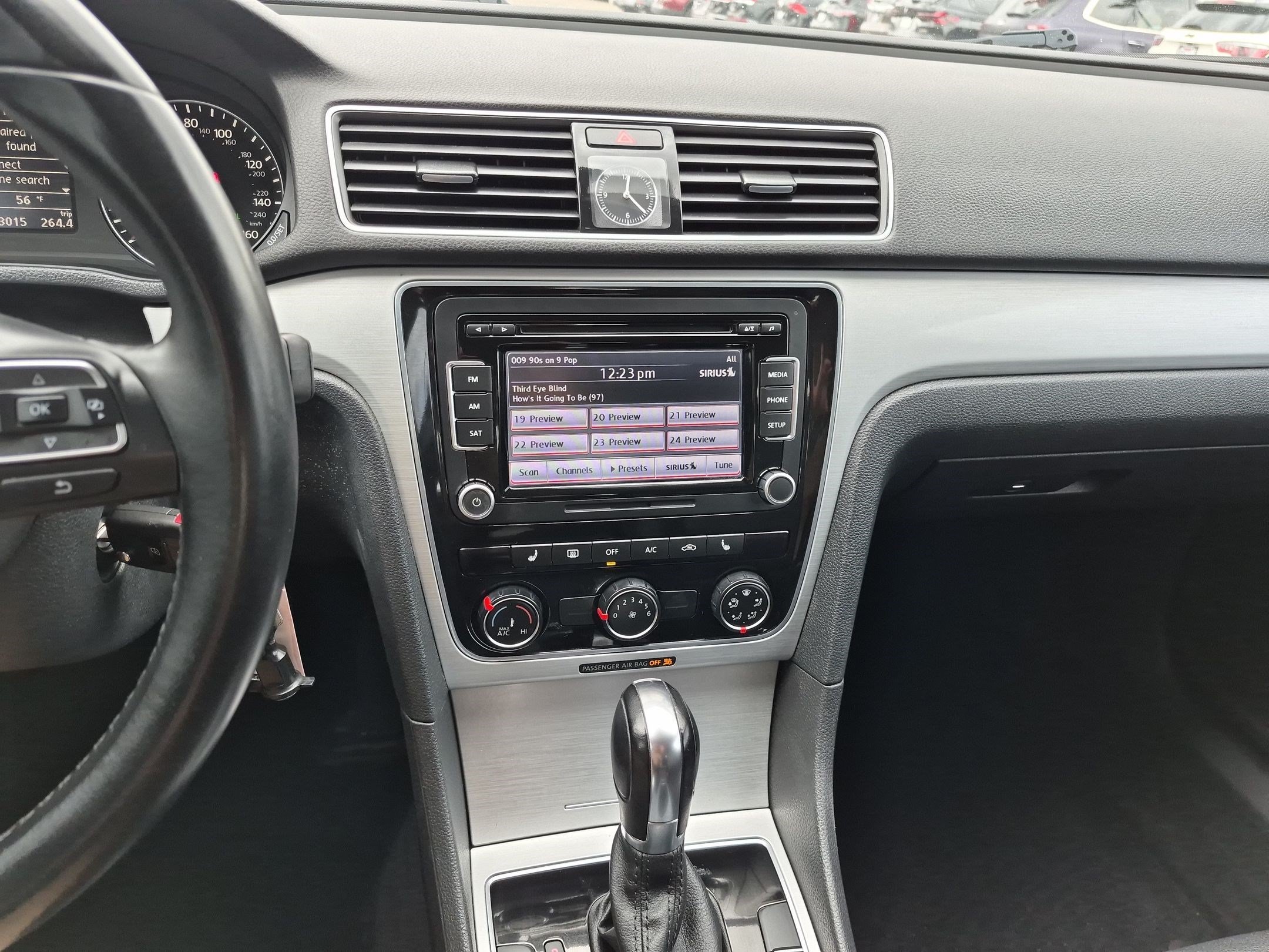 Used 2013 Candy White Volkswagen 2.5 SE image 21