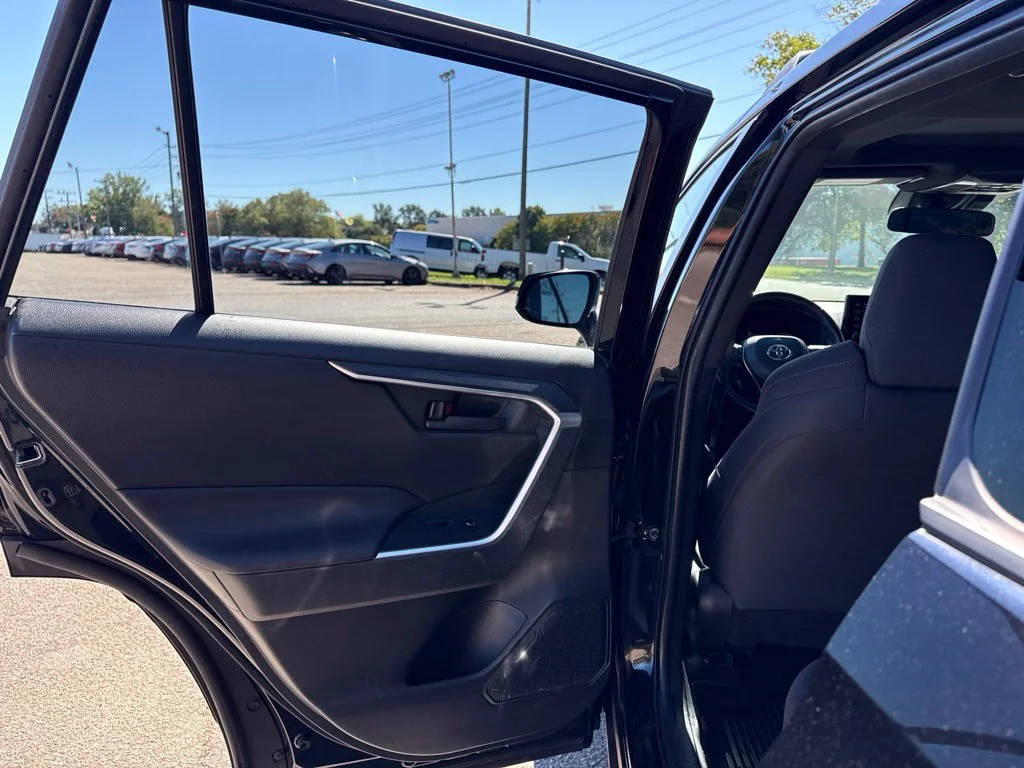 Used 2021  Toyota SE image 17