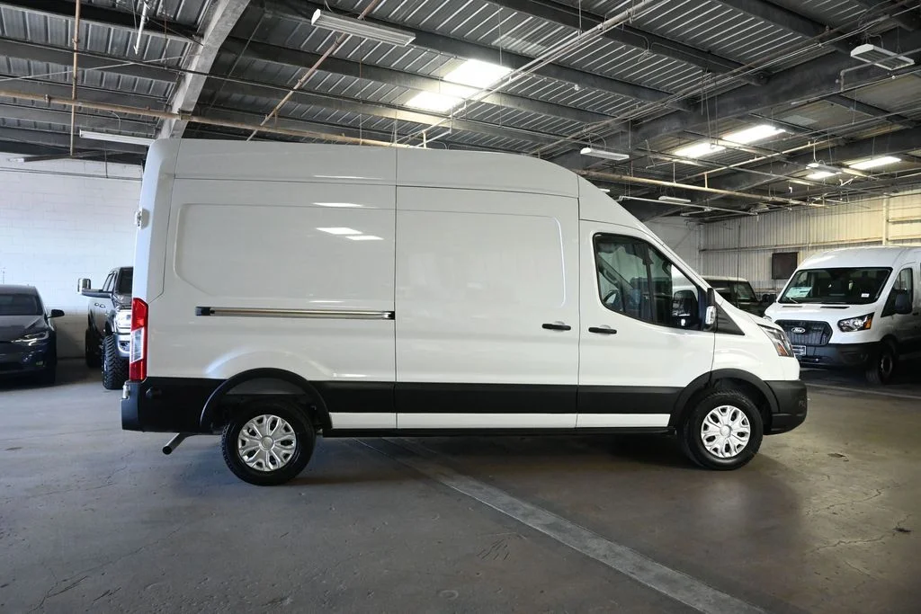 New 2025 Oxford White Ford Base image 9