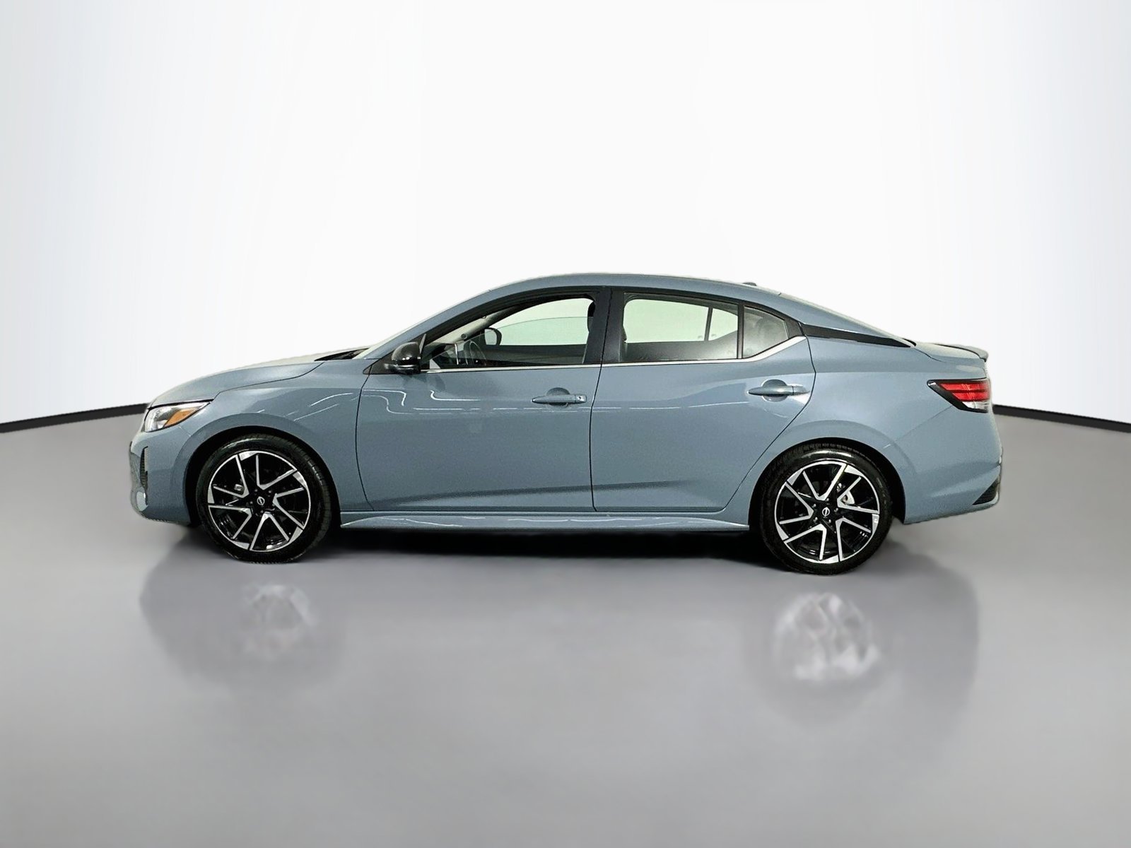 Used 2025 Atlantic Gray Metallic Nissan SR image 5
