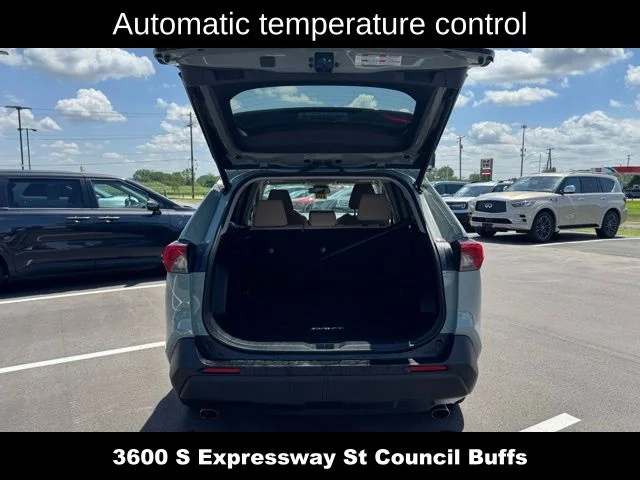 Used 2019 Gray Toyota XLE image 11