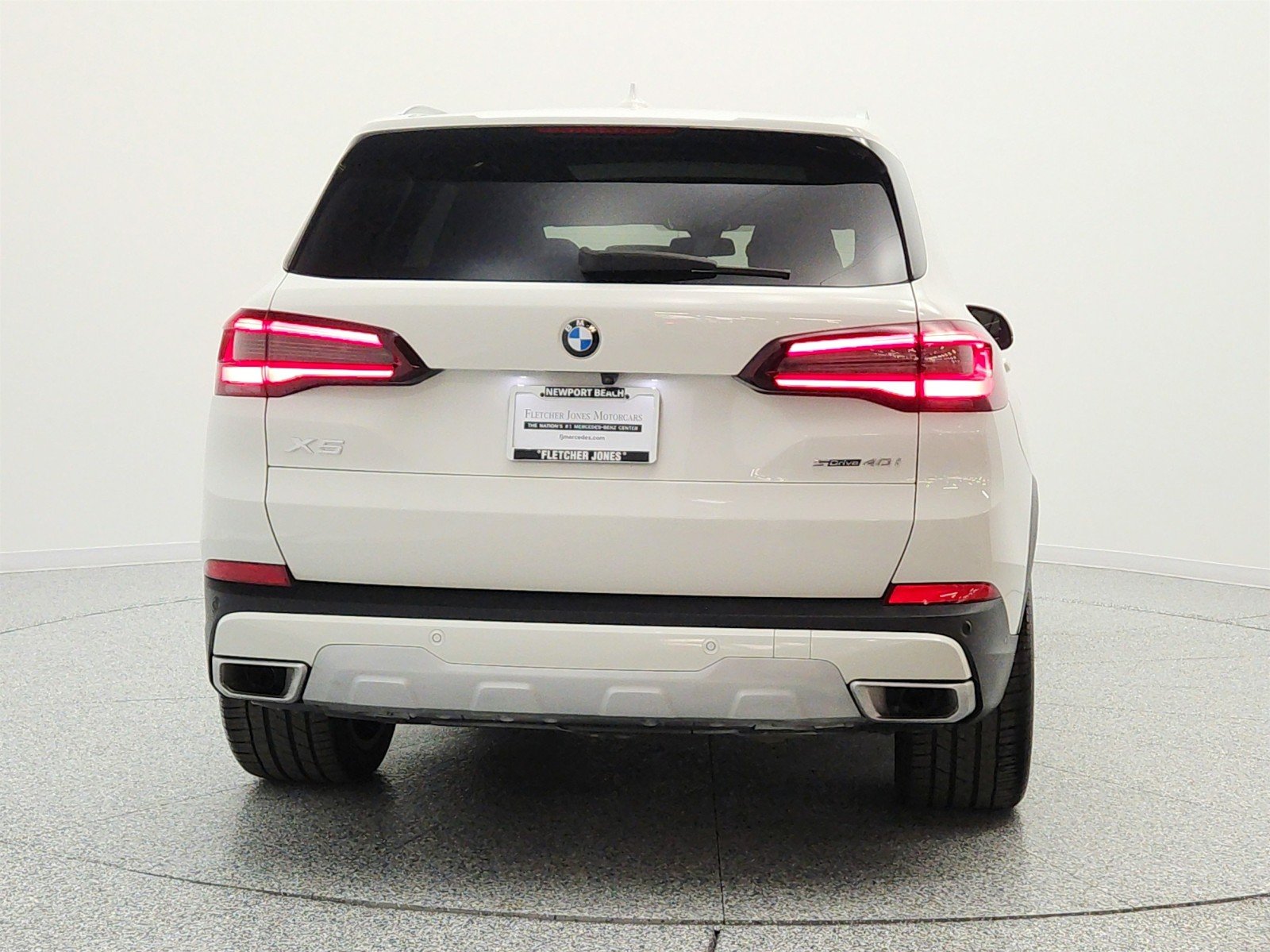 Used 2023 Alpine White BMW sDrive40i Sports Activity Vehicle image 6