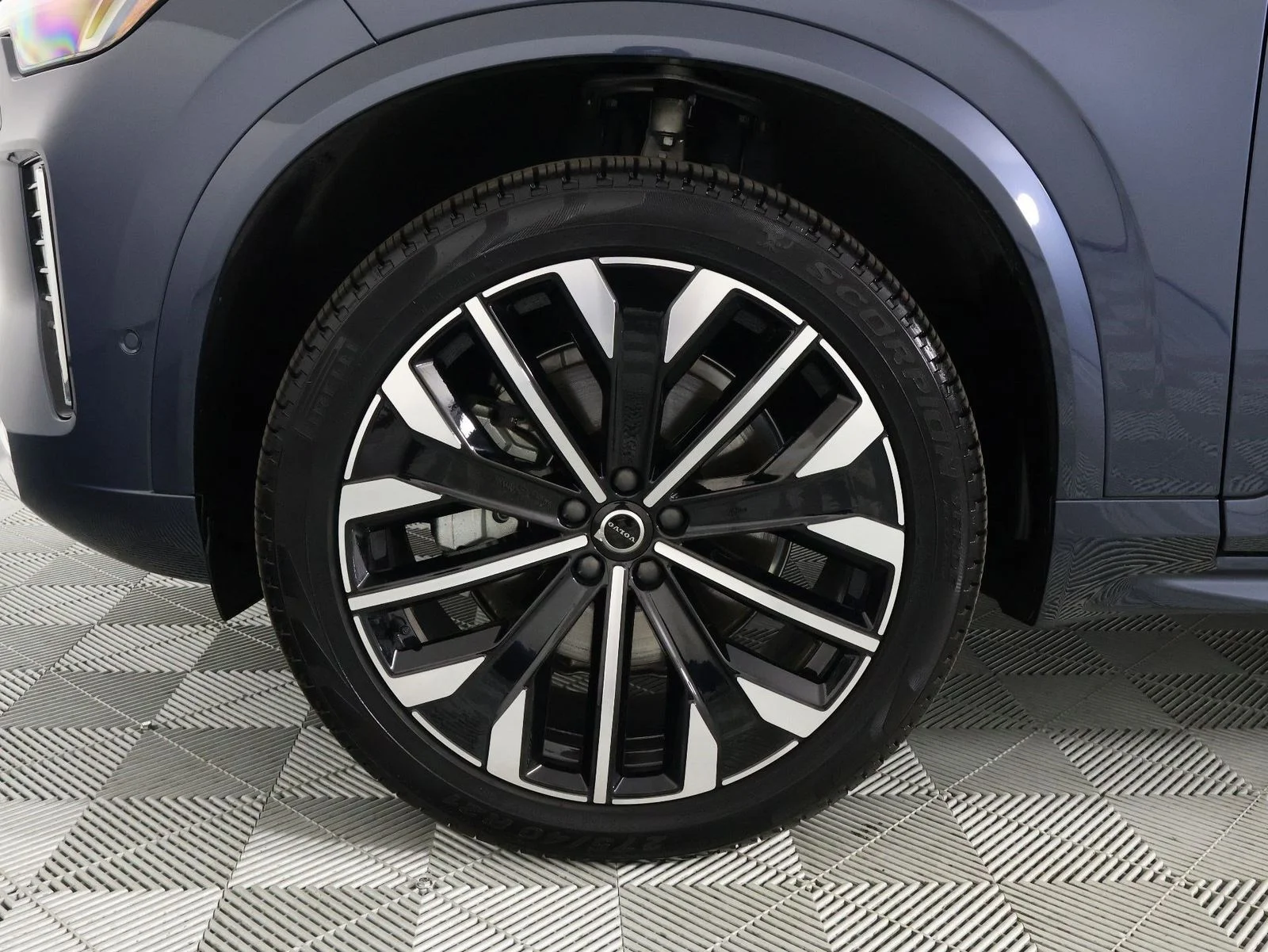 2026 Volvo XC90 Plus - Photo 28