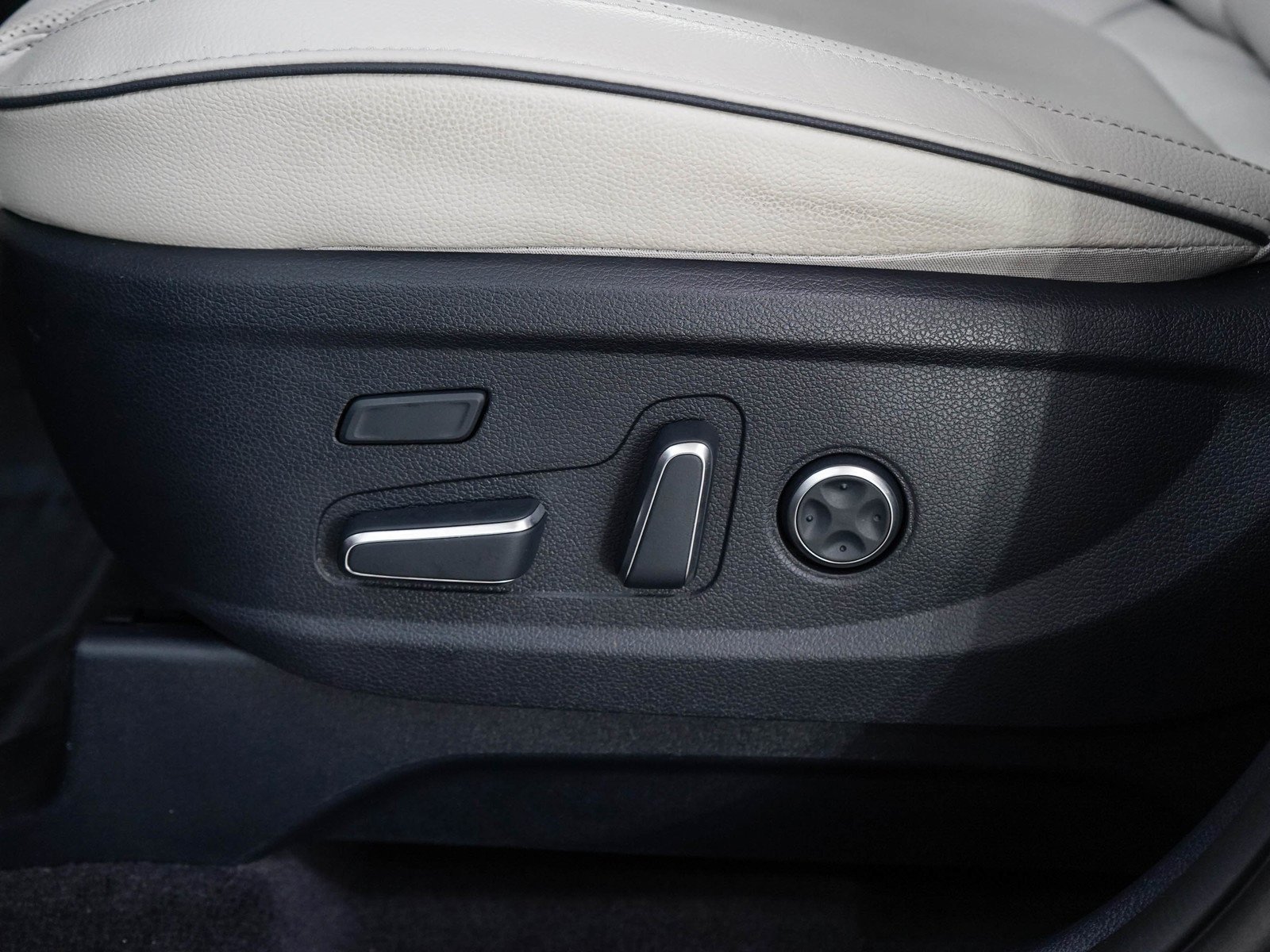 Used 2024 Abyss Black Pearl Hyundai Limited AWD image 28