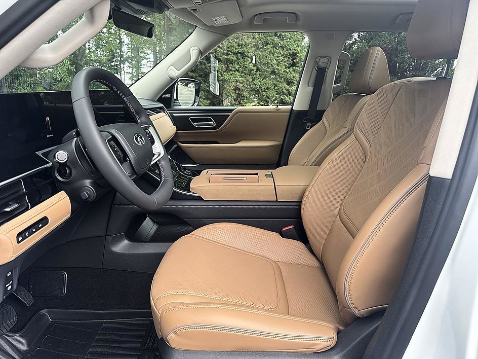 New 2027 Radiant White INFINITI LUXE image 11