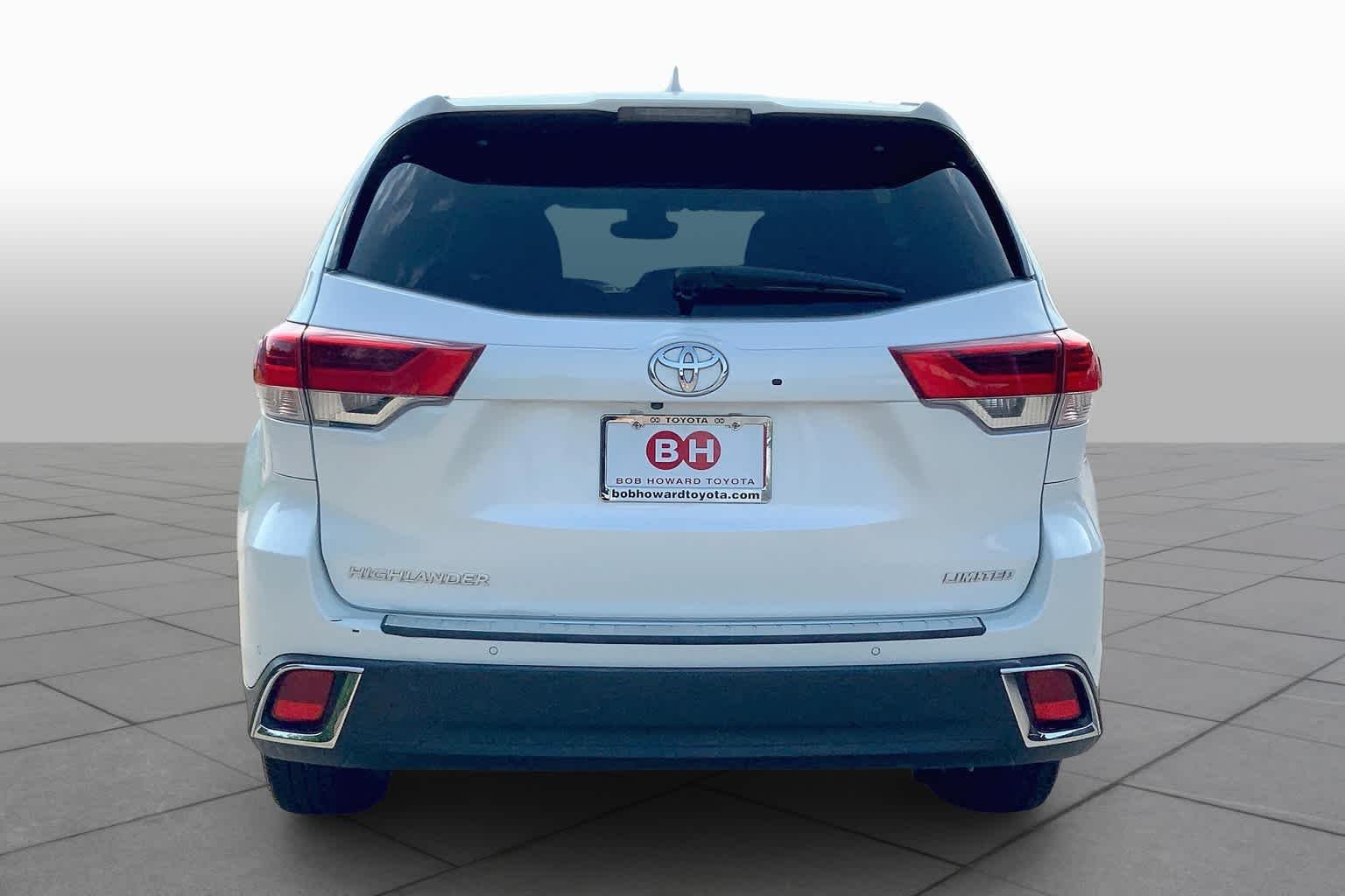 Used 2017 Blizzard Pearl Toyota Limited image 5