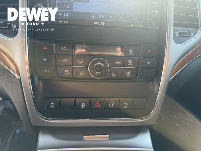 Used 2011 Mineral Gray Clearcoat Metallic Jeep Overland image 19
