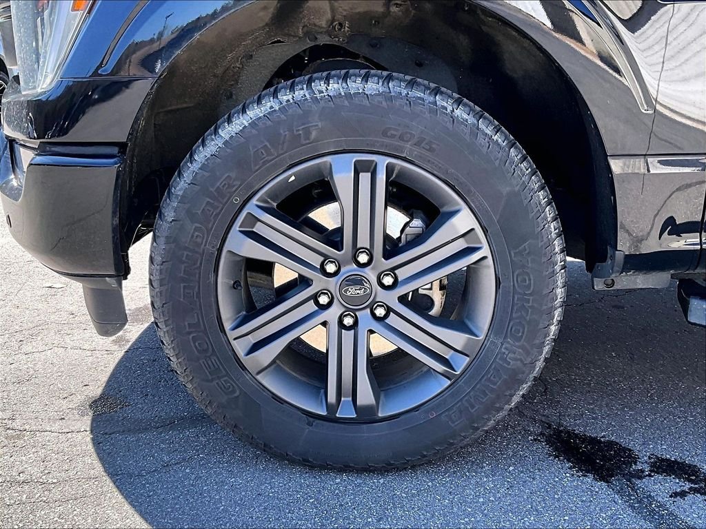 Used 2023 Black Metallic Ford Lariat image 7