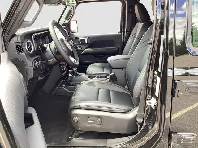 New 2026 Black Clearcoat Jeep 4-DOOR SAHARA image 10