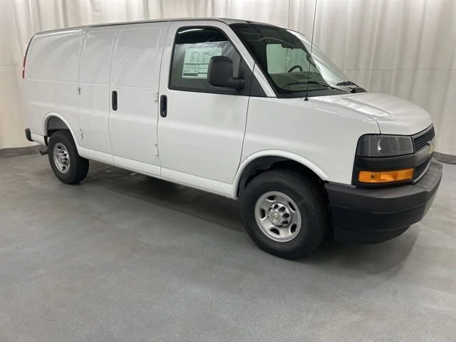 2026 Chevrolet Express 2500 Work Van HD's photo