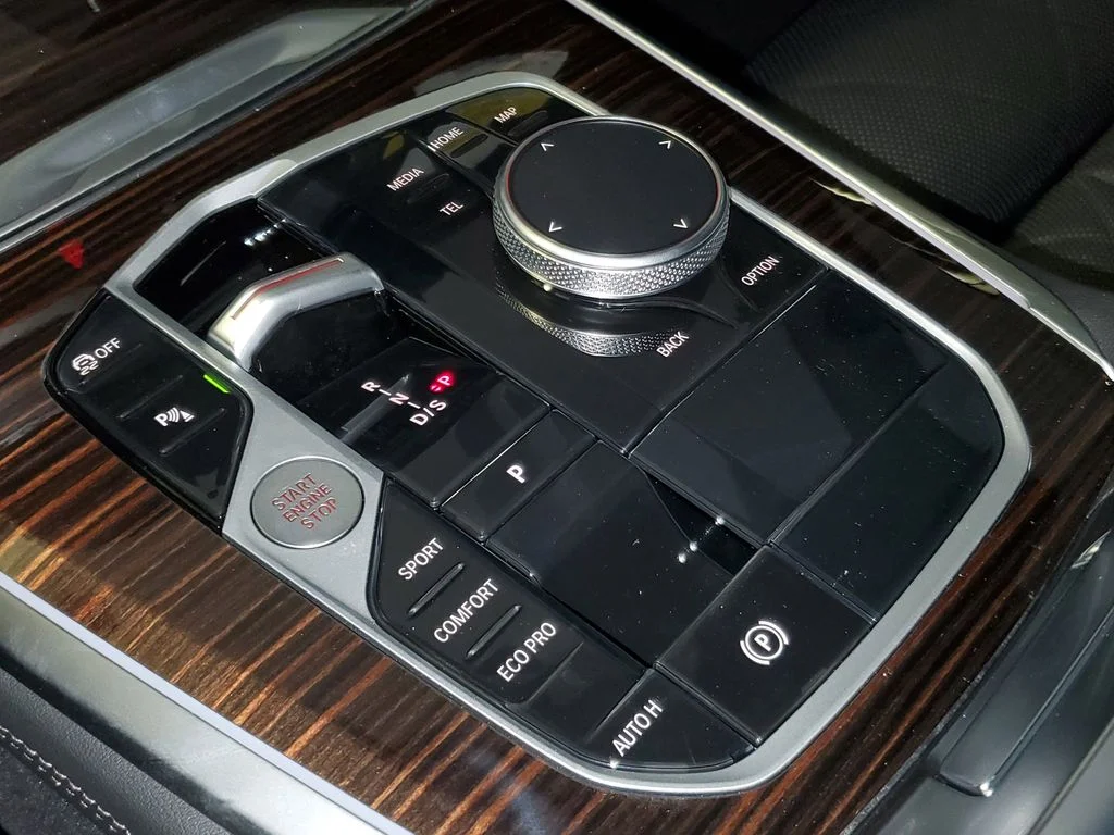 New 2026 White BMW sDrive40i image 25