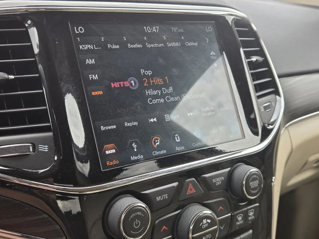 Used 2019 Diamond Black Jeep Limited image 19