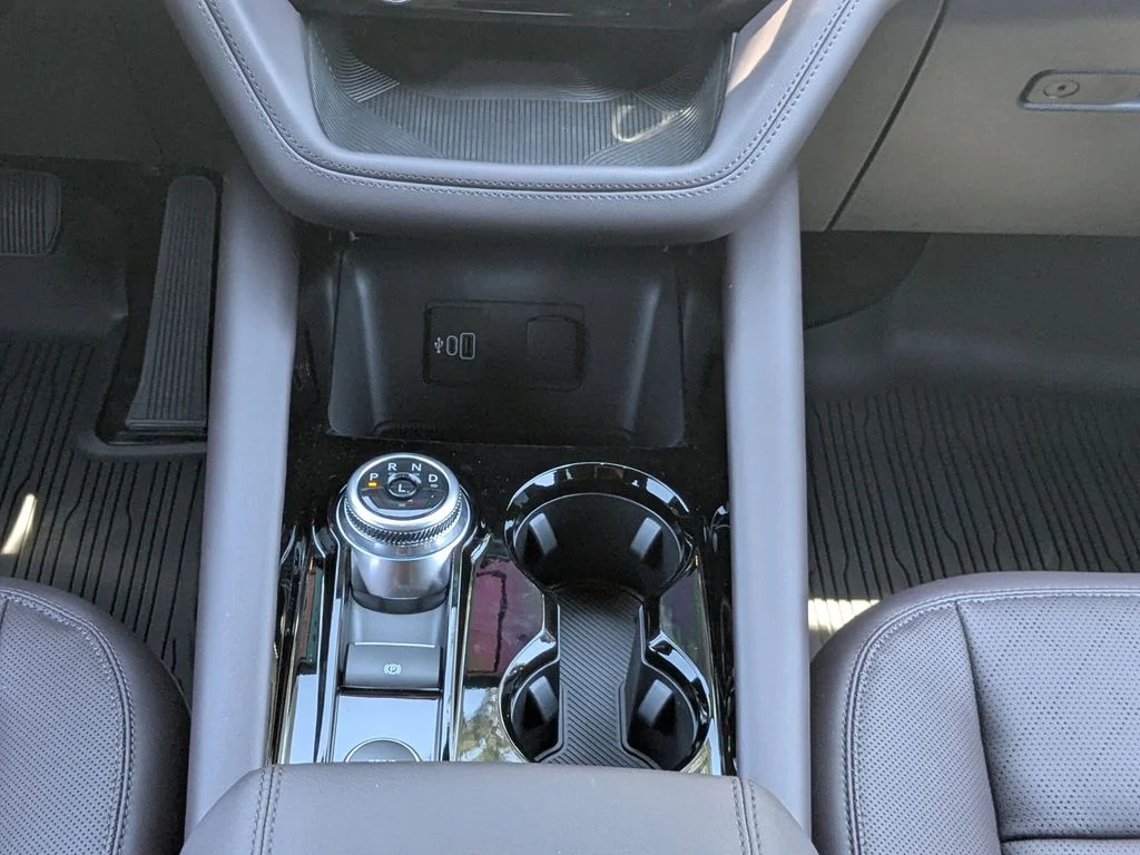 New 2026 Star White Metallic Tri-Coat Ford Platinum image 22
