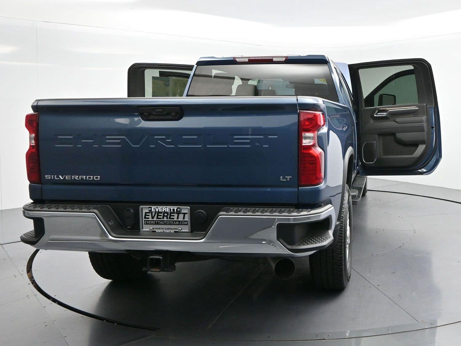 Used 2026 Lakeshore Blue Metallic Chevrolet LT image 42