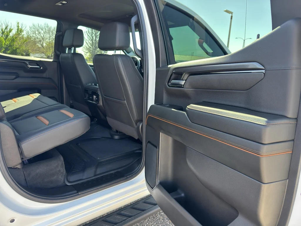 Used 2025 Summit White GMC AT4 image 19