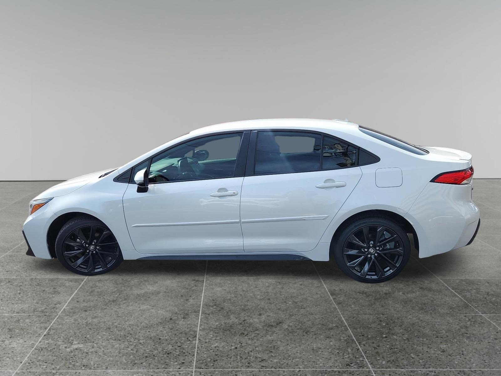 Certified Used 2025 Wind Chill Pearl Toyota SE image 4