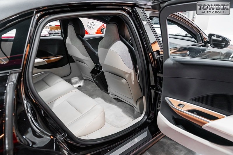 Used 2024  Lucid Touring image 15