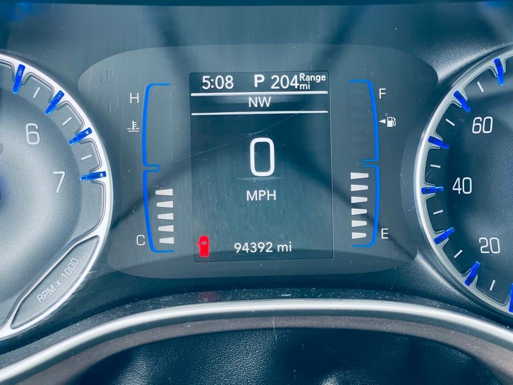 Used 2021 Silver Chrysler LXI image 17