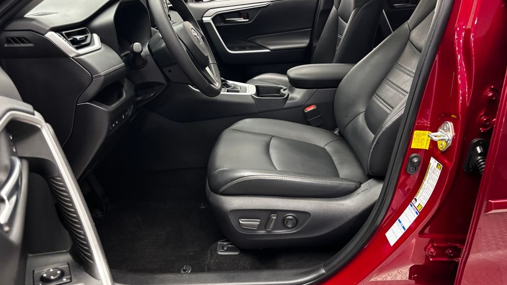 Used 2021 Red Toyota XLE Premium image 12