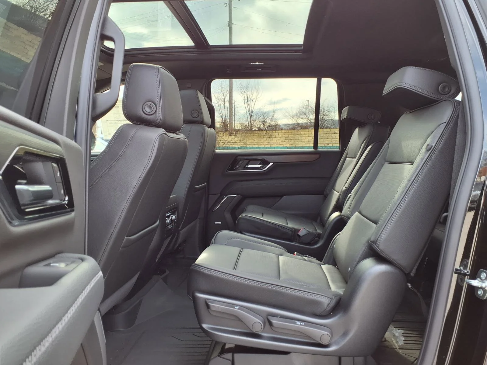 2026 GMC Yukon XL Denali - Photo 18