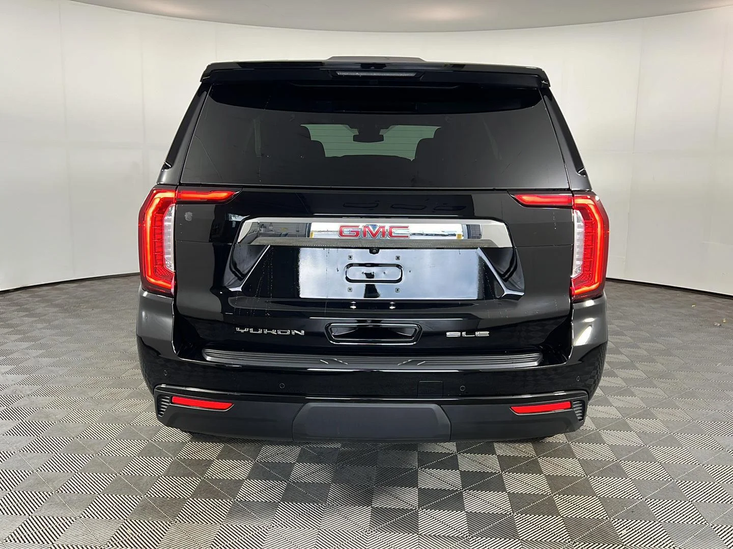 Used 2023 Onyx Black GMC SLE image 16
