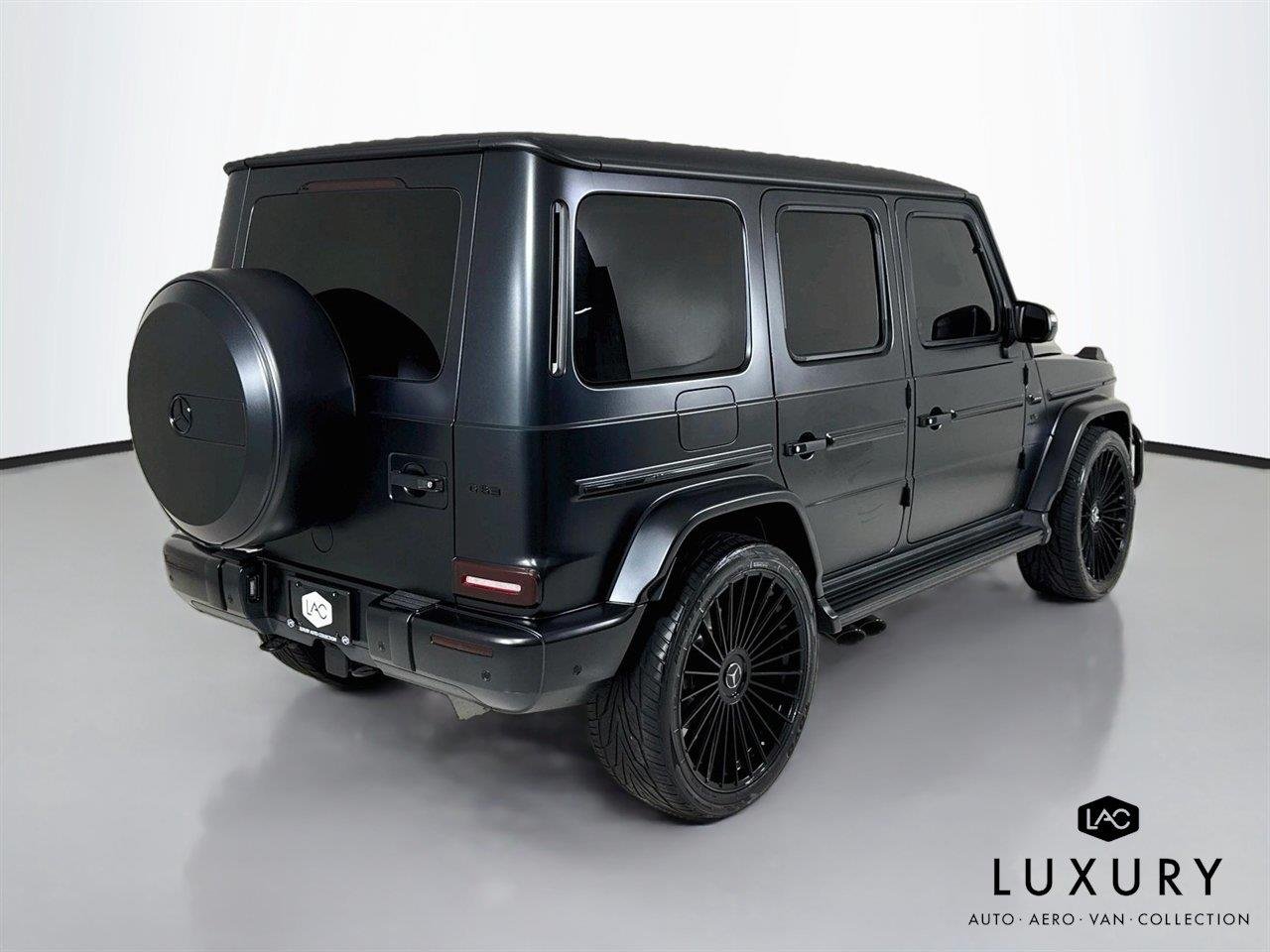 Used 2024 Obsidian Black Mercedes-Benz AMG® G 63 | Exclusive Int Pkg | Carbon Fiber Trim image 5