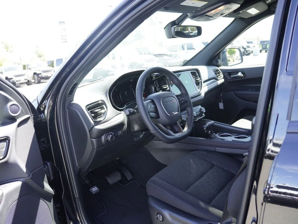 New 2026 Diamond Black Clear-Coat Exterior Paint Dodge GT image 19