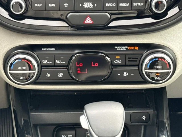 Used 2022 White Kia EX image 20